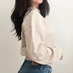 WOMEN'S WAFFLE-KNIT BOXY SWEATER.